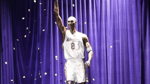 Estatua de Kobe Bryant en el Crypto.com