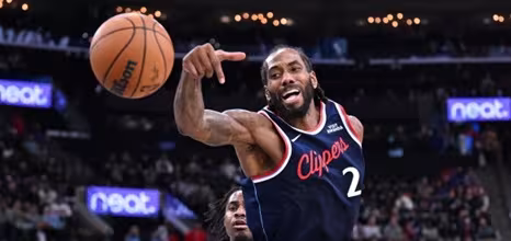El entrenador de los Clippers desvela la lesión que mantiene fuera a Kawhi