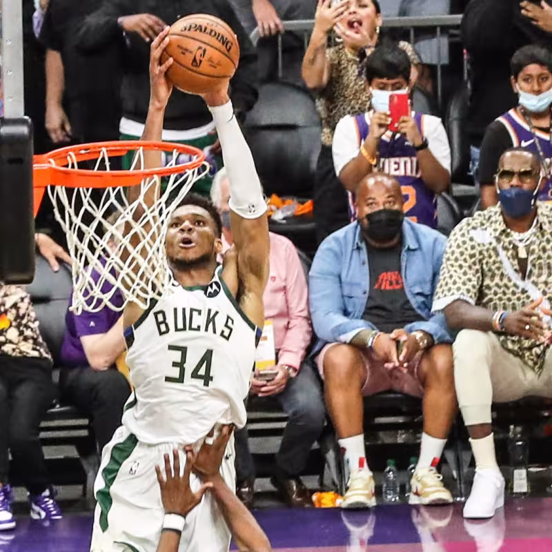 Vídeo: El infartante minuto final del Game 5 de las Finales que decidió el partido para Milwaukee Bucks