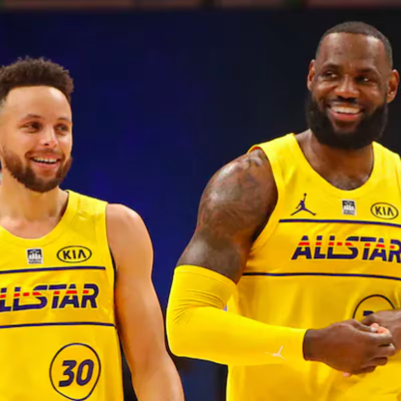 Stephen Curry y LeBron James, compañeros en el All Star Game. 