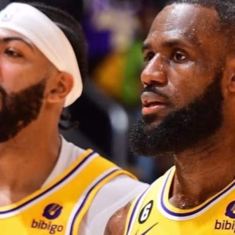 LeBron James y Anthony Davis, estrellas de Los Angeles Lakers.