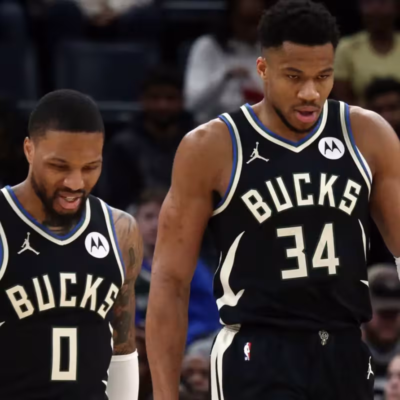 Giannis Antetokounmpo y Damian Lillard, estrellas de Milwaukee Bucks.