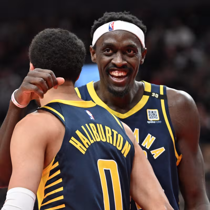 Tyrese Haliburton y Pascal Siakam