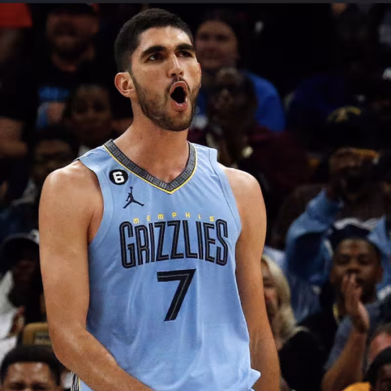Santi Aldama renueva su contrato con los Grizzlies. 
