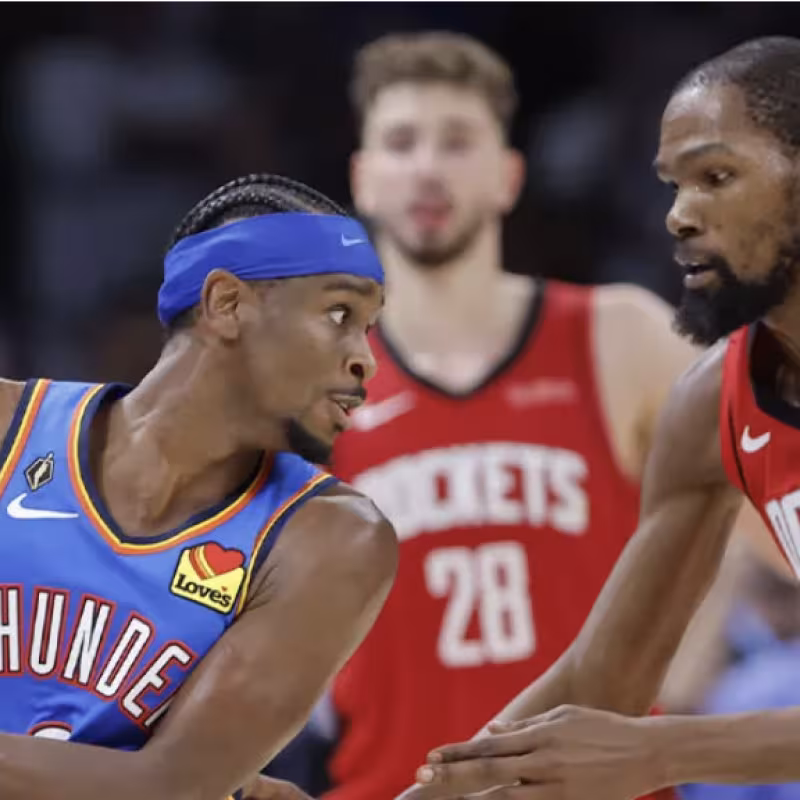 Kevin Durant, frente a Shai Gilgeous-Alexander en un Rockets-Thunder