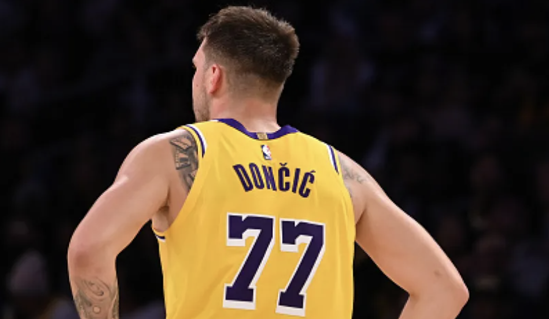 Doncic no pudo evitar la derrota de los Lakers