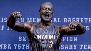 The defender of Wade's statue defends his work: "Michael Jordan's was also not liked at first"