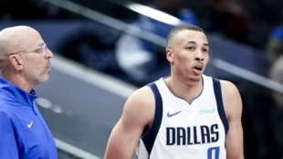 ¡Surrealista! Los Mavs pierden a otro jugador más con lesión de larga duración